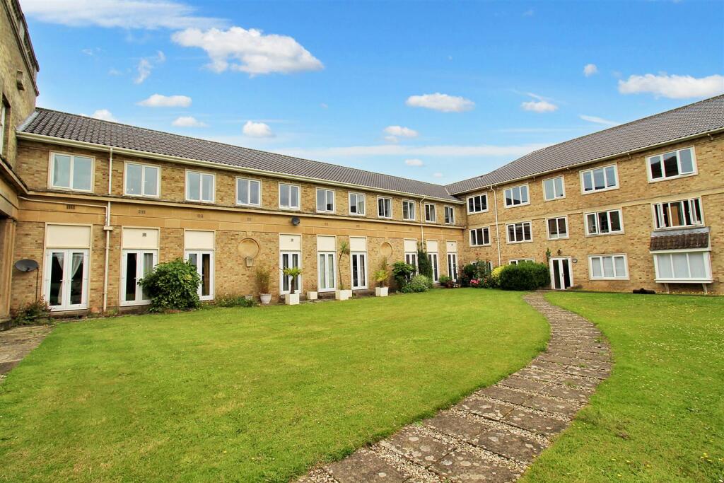 2 bedroom apartment for sale in Keswick Hall, Keswick, NR4