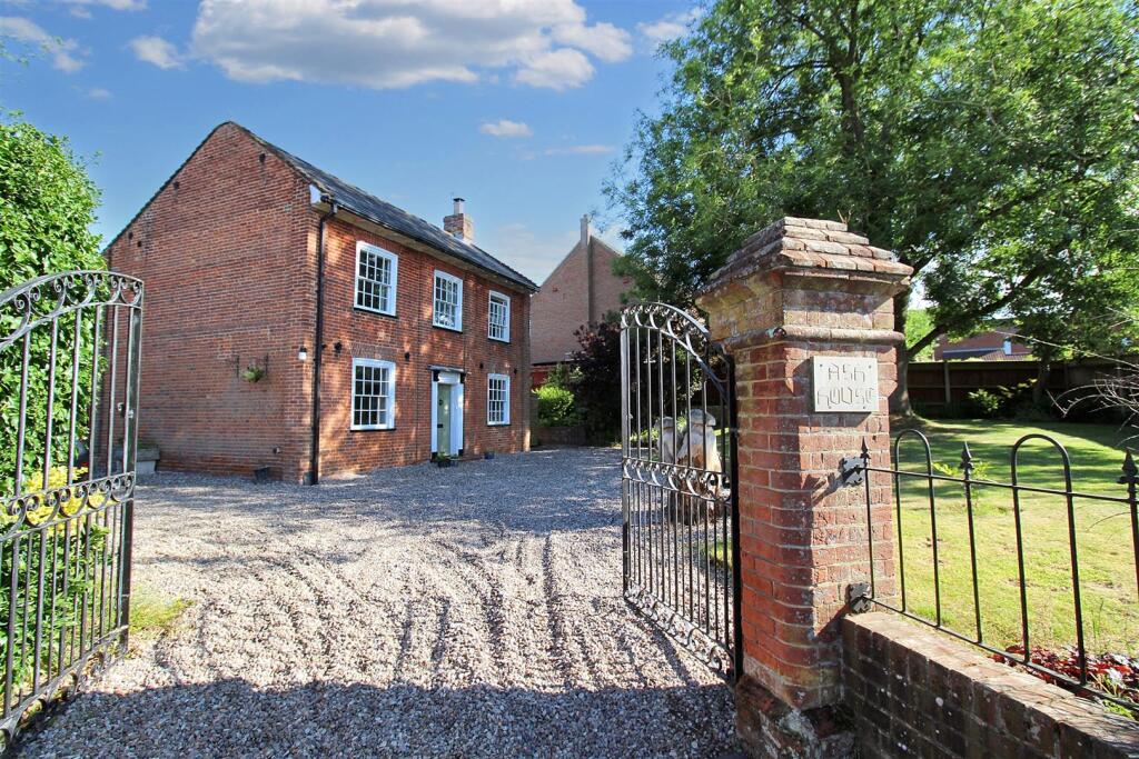 Main image of property: 28 Bure Way, Aylsham, Norwich