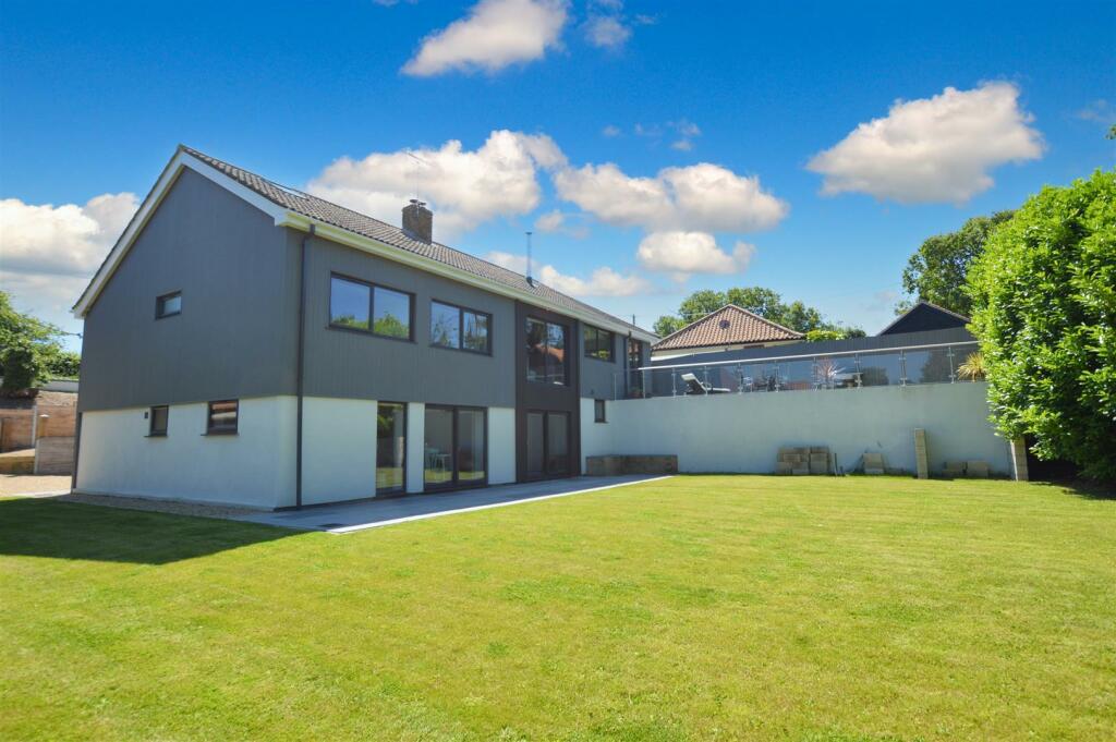 5 bedroom detached house for sale in Sheringham Road, West Beckham