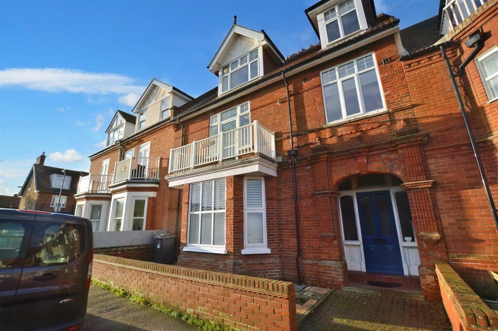 2 bedroom flat for sale in West Cliff, Sheringham, NR26