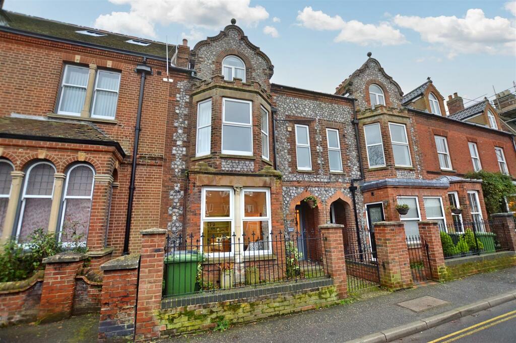 5 bedroom terraced house for sale in Church Street, Sheringham, NR26