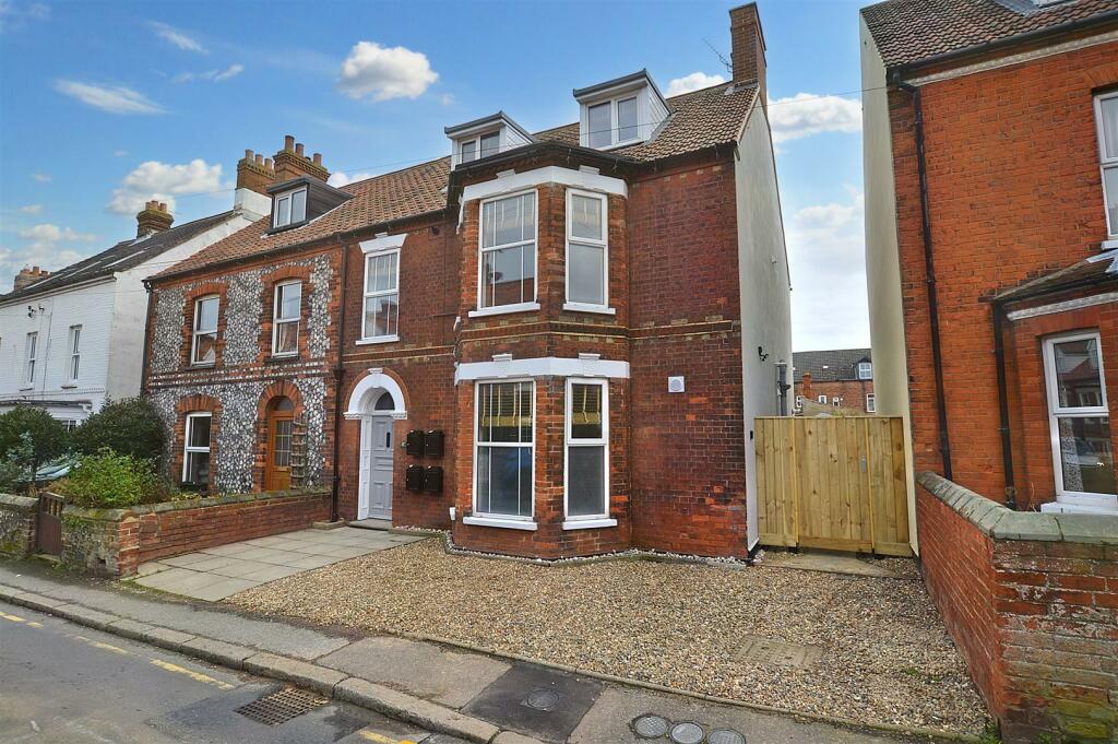2 bedroom flat for sale in Waterbank Road, Sheringham, NR26