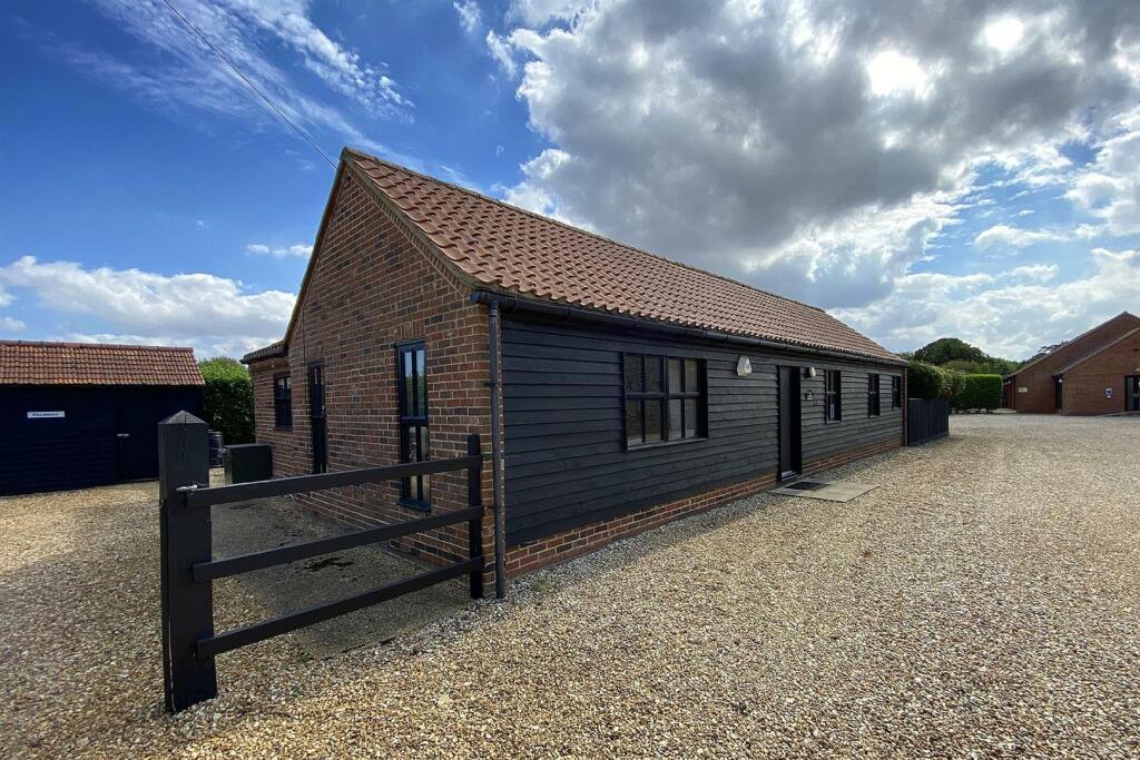 2 bedroom detached bungalow for sale in Cromer Road, Roughton, NR11