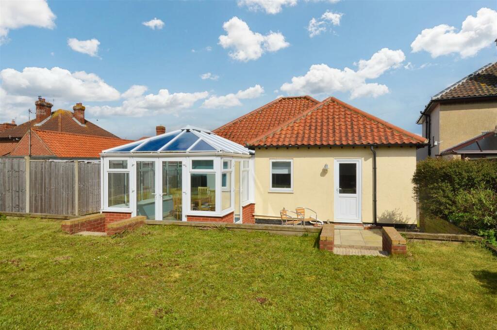 2 bedroom detached bungalow for sale in Common Lane, Sheringham, NR26