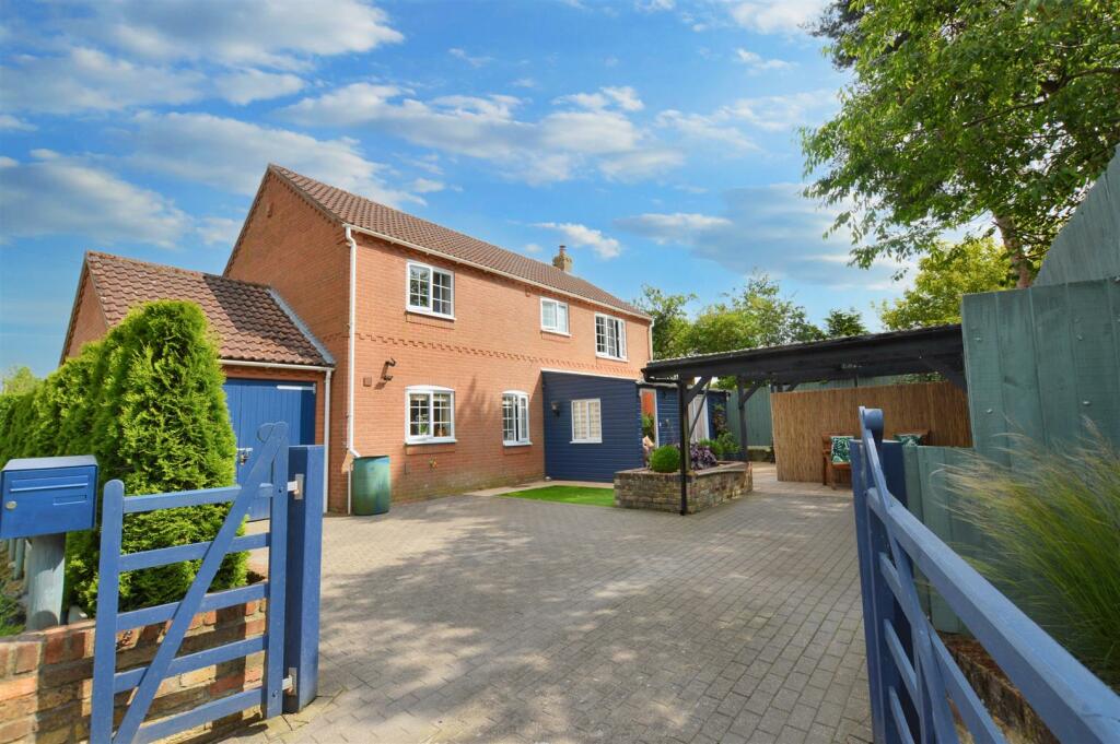 4 bedroom detached house for sale in Mill Road, Briston, Melton