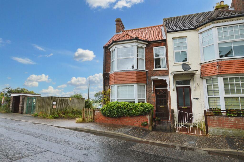 2 bedroom end of terrace house for sale in Wyndham Park, East Runton
