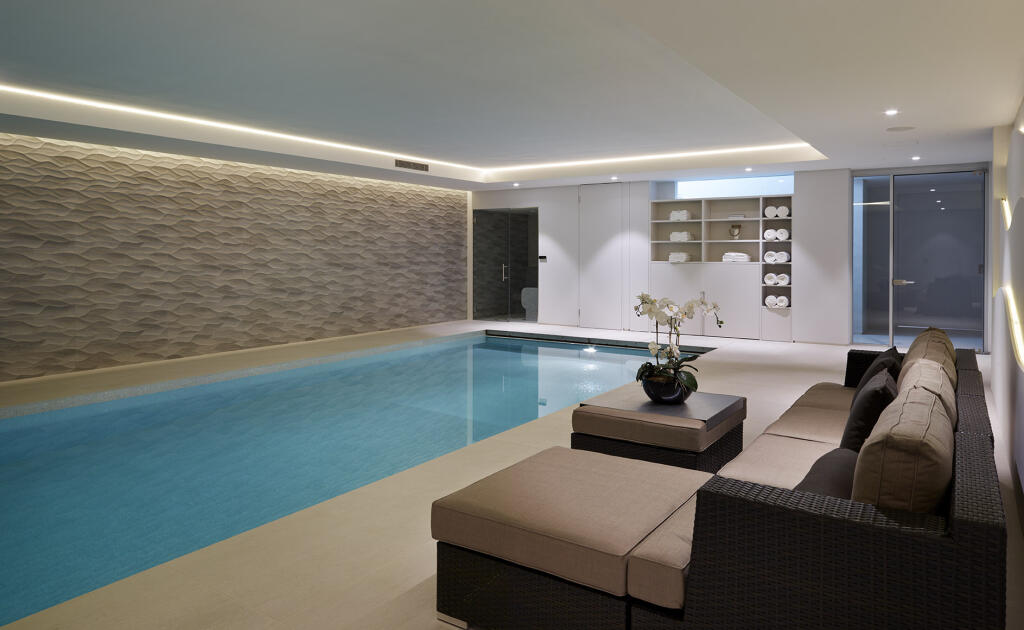 6 bedroom detached house for sale in Cobden Hill , Watling st, Radlett, WD7