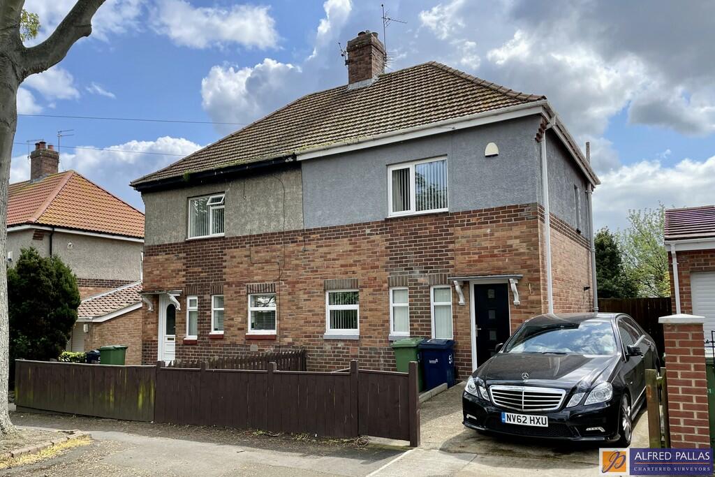 2 bedroom semidetached house for sale in Newbold Avenue, Off Newcastle