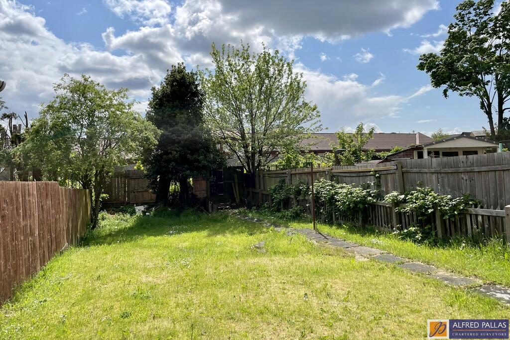 2 bedroom semidetached house for sale in Newbold Avenue, Off Newcastle