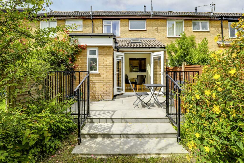 2 bedroom terraced house for sale in Sunningdale, Stortford, CM23