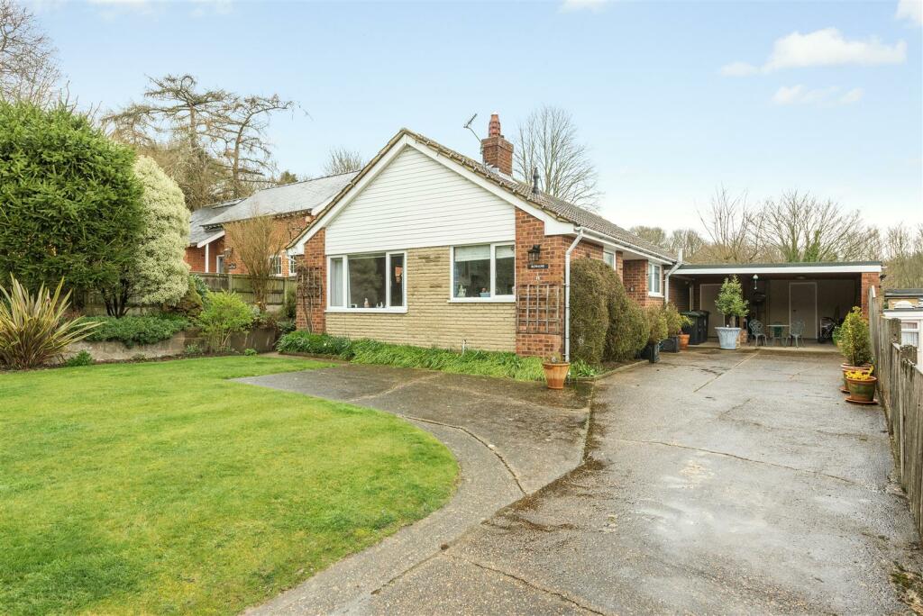 2 bedroom detached bungalow for sale in Church Lane, Westbere
