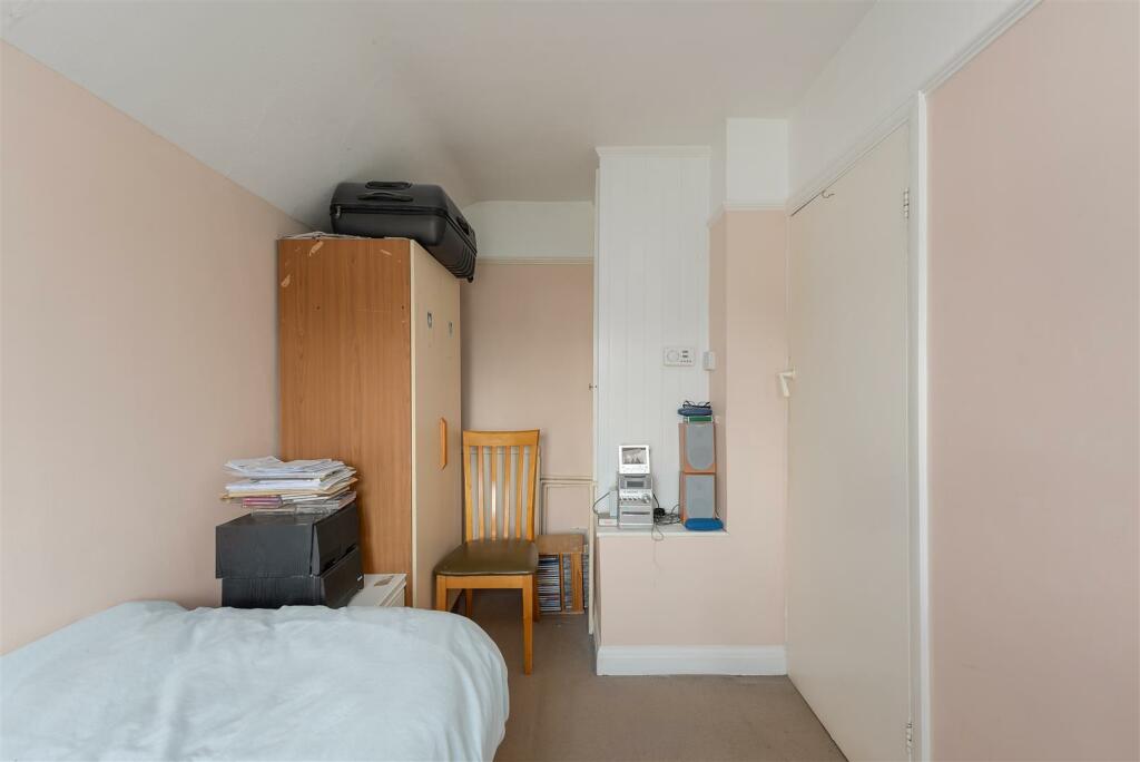 3 bedroom detached house for sale in Douglas Avenue, Whitstable, CT5