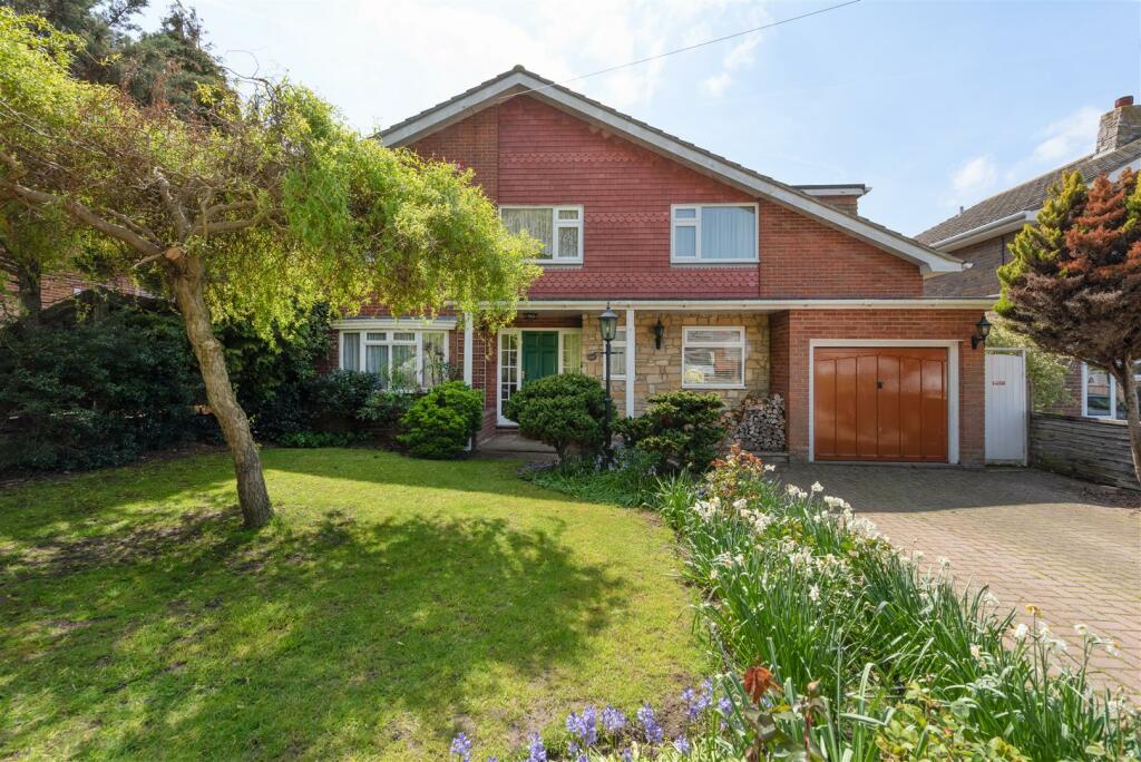 4 bedroom detached house for sale in Hazlemere Road, Seasalter