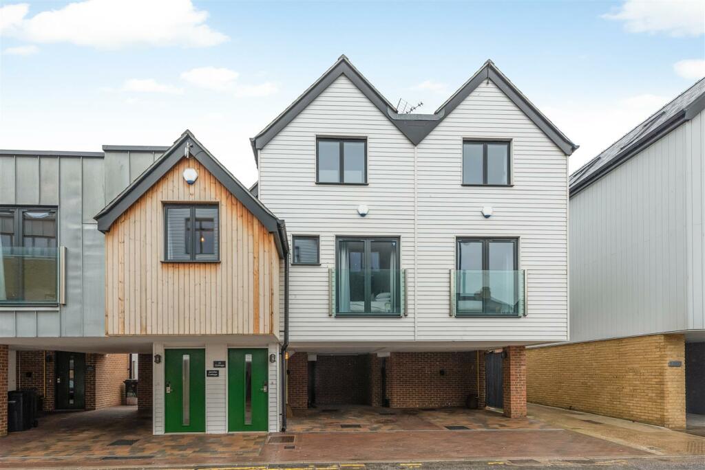 2 bedroom town house for sale in Sea Street, Whitstable, CT5