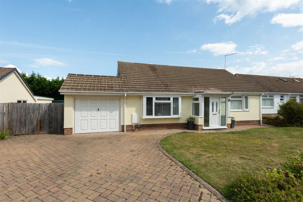 3 bedroom detached bungalow for sale in Willow Way, Chestfield