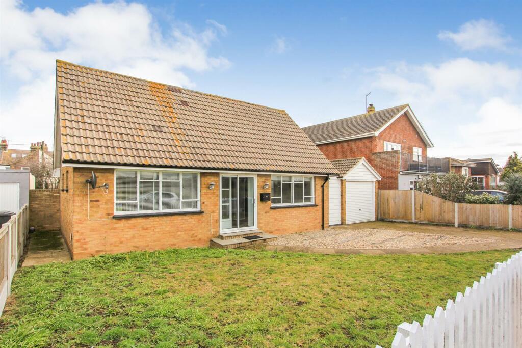 2 bedroom detached bungalow for rent in Collingwood Road, Whitstable, CT5
