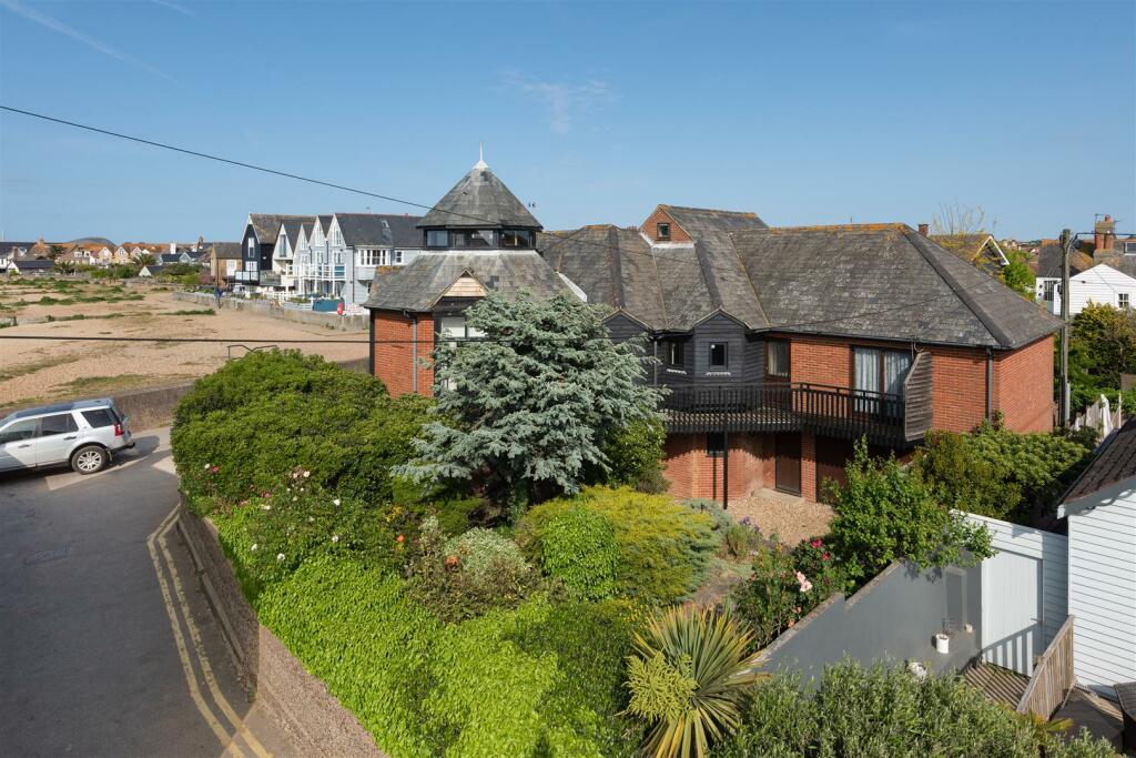 4 bedroom detached house for sale in Neptune Gap, Island Wall, Whitstable, CT5