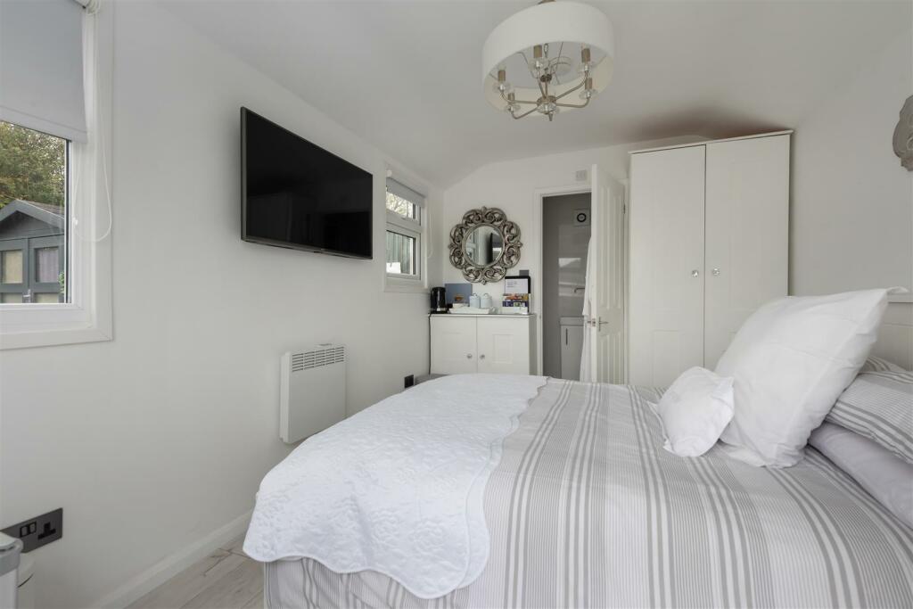 Additional property image - Hampton Pier Avenue, Hampton, Herne Bay