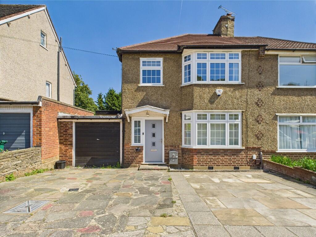 Main image of property: Hillside Gardens, Barnet, North London, EN5