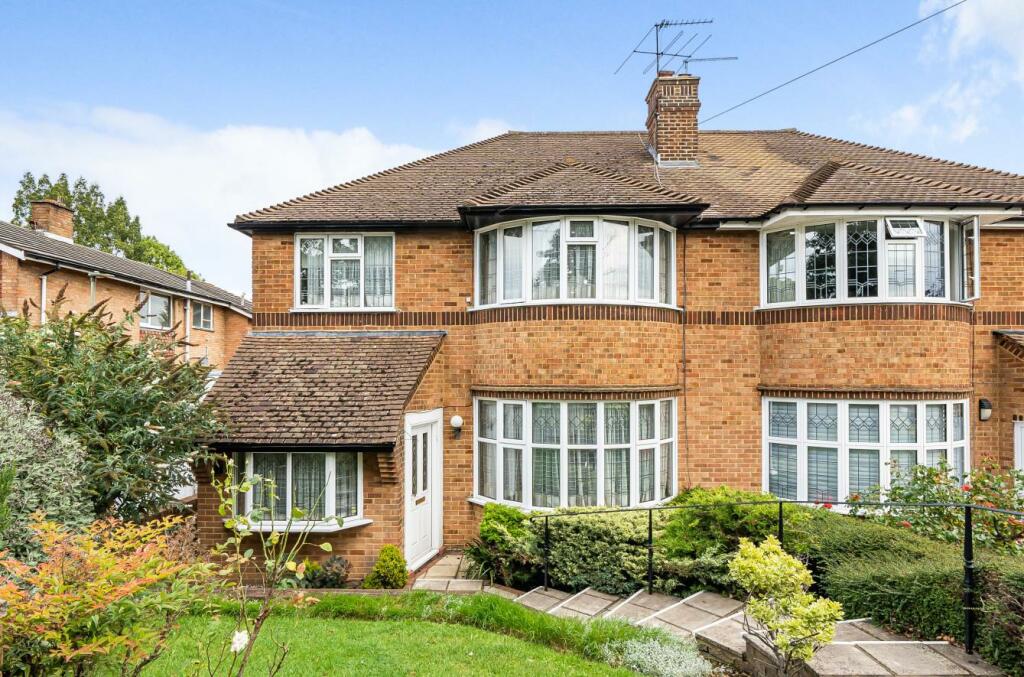 4 bedroom semi-detached house for sale in Southover, Woodside Park, N12