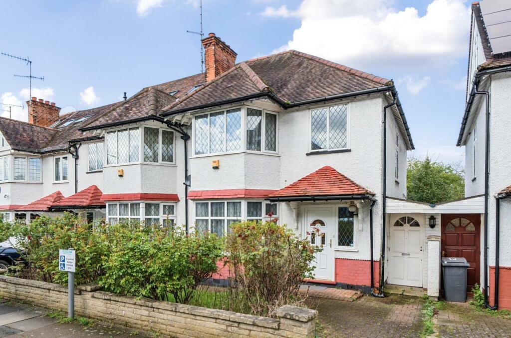 3 bedroom end of terrace house for sale in Brent Way, West Finchley, N3