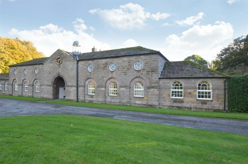 3 bedroom terraced house for sale in The Clock House, Brough Park, Nr