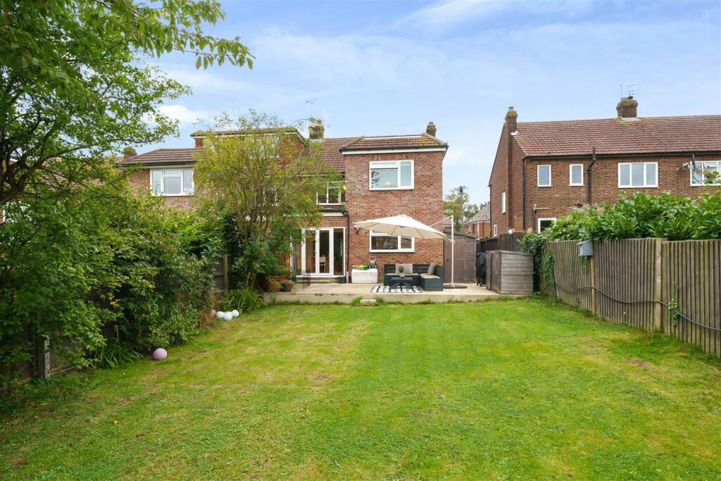 4 bedroom semi-detached house for sale in Brookmans Park, Hertfordshire ...