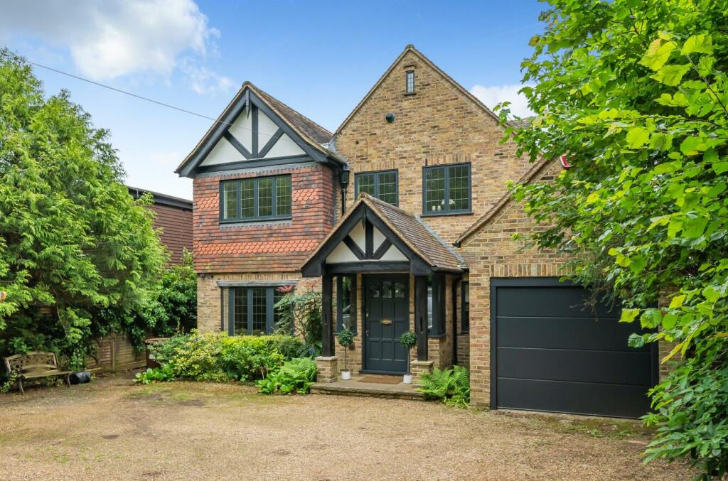 5 bedroom detached house for sale in The Ridgeway, Cuffley, EN6