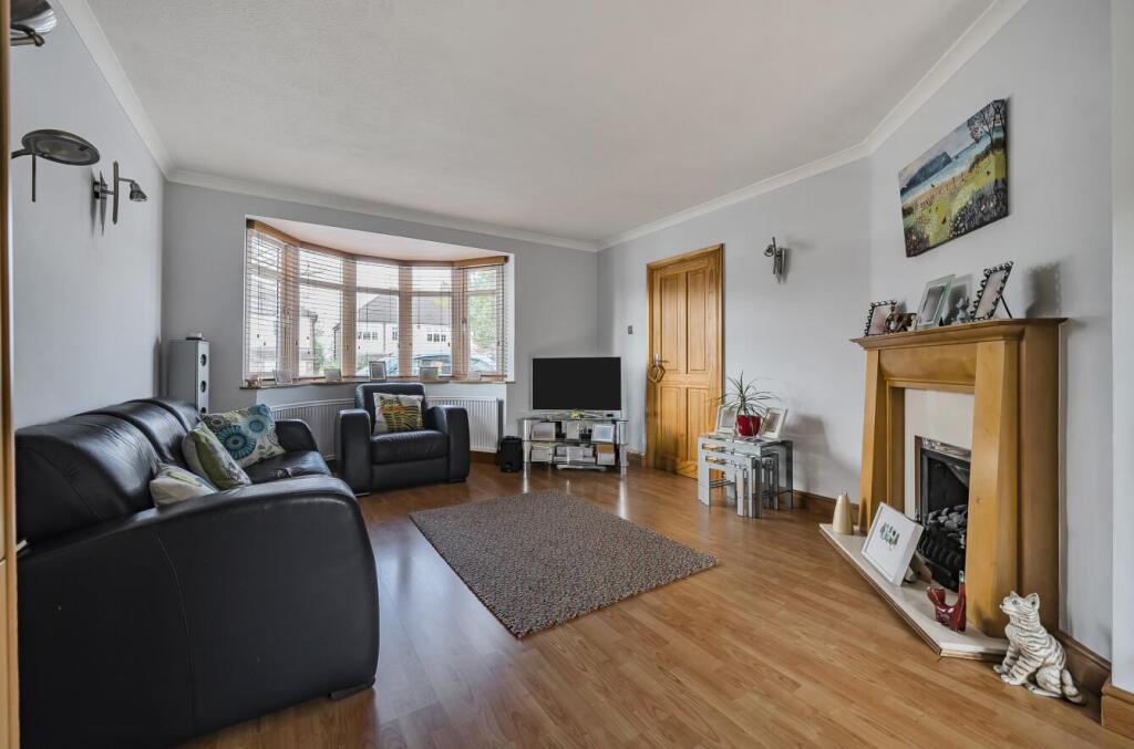 Additional property image - Peplins Way, Brookmans Park, Hatfield