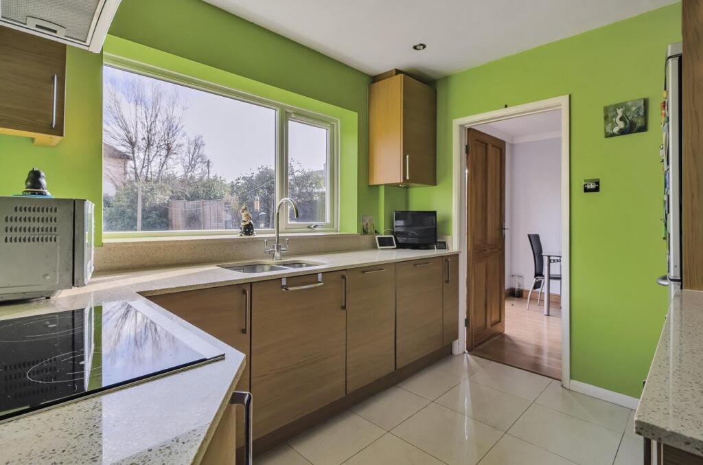 Additional property image - Peplins Way, Brookmans Park, Hatfield