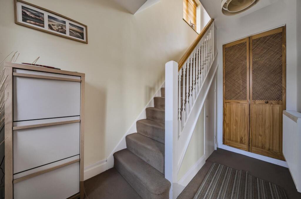 Additional property image - Peplins Way, Brookmans Park, Hatfield