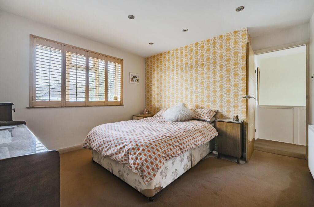 Additional property image - Peplins Way, Brookmans Park, Hatfield