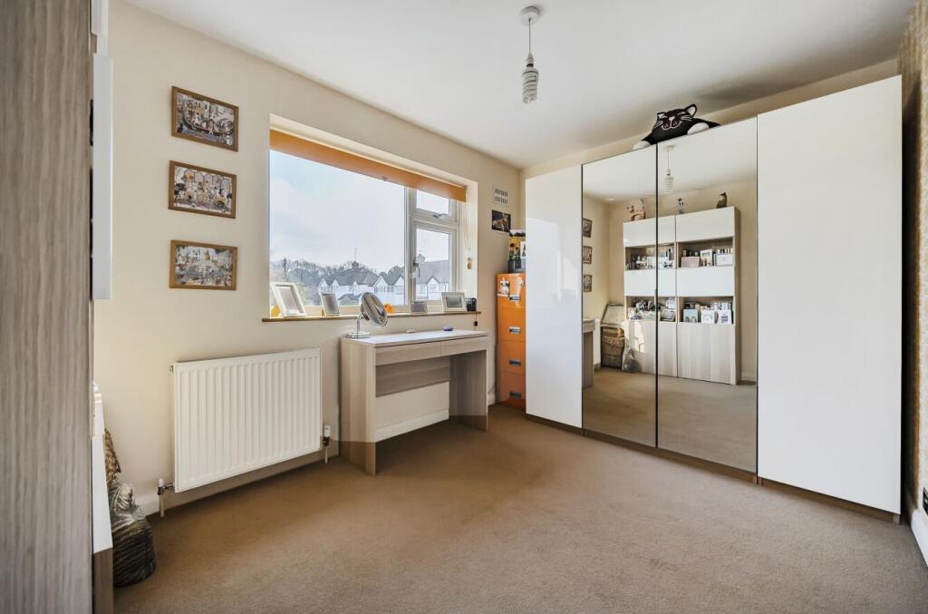 Additional property image - Peplins Way, Brookmans Park, Hatfield