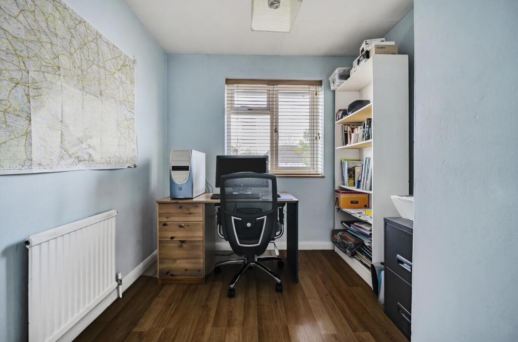 Additional property image - Peplins Way, Brookmans Park, Hatfield