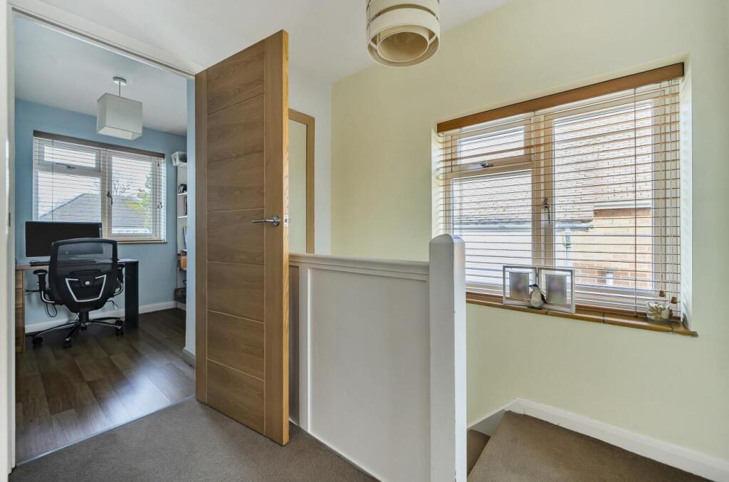 Additional property image - Peplins Way, Brookmans Park, Hatfield