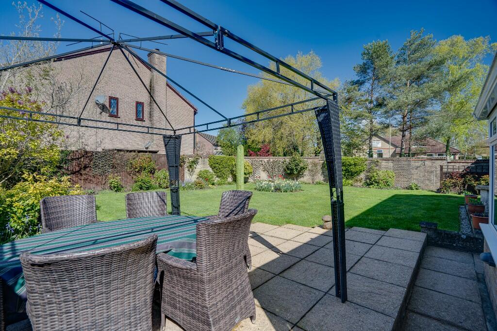 4 bedroom detached house for sale in Meadowsweet Way, Horton Heath