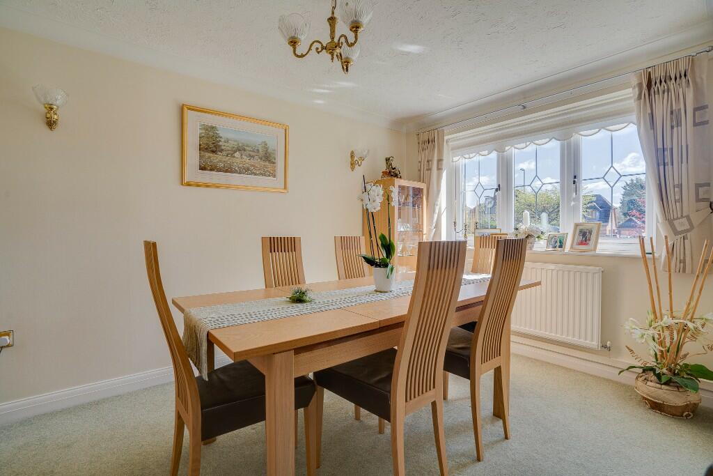 4 bedroom detached house for sale in Meadowsweet Way, Horton Heath