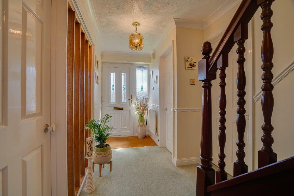 4 bedroom detached house for sale in Meadowsweet Way, Horton Heath