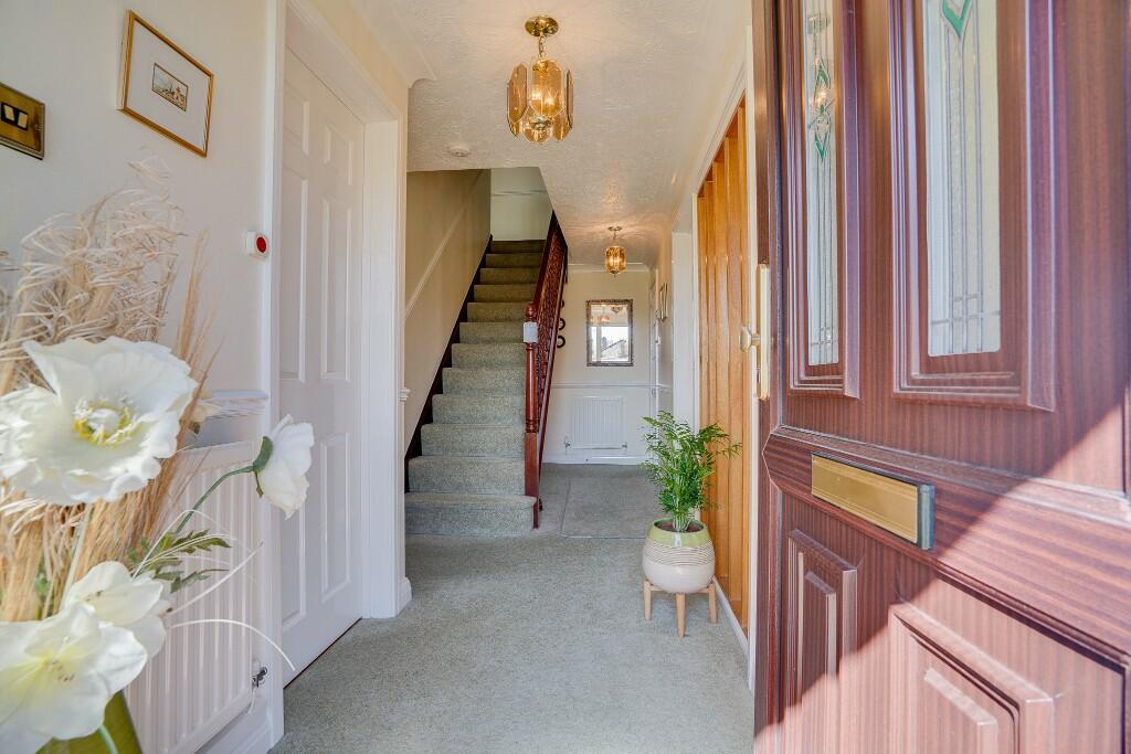 4 bedroom detached house for sale in Meadowsweet Way, Horton Heath