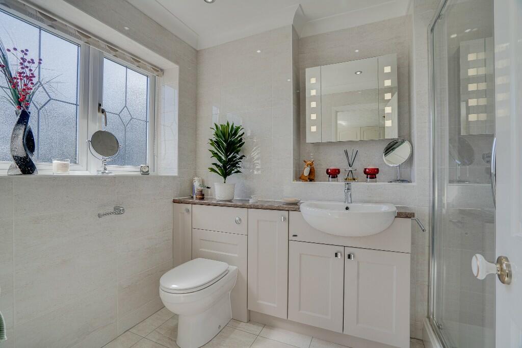 4 bedroom detached house for sale in Meadowsweet Way, Horton Heath