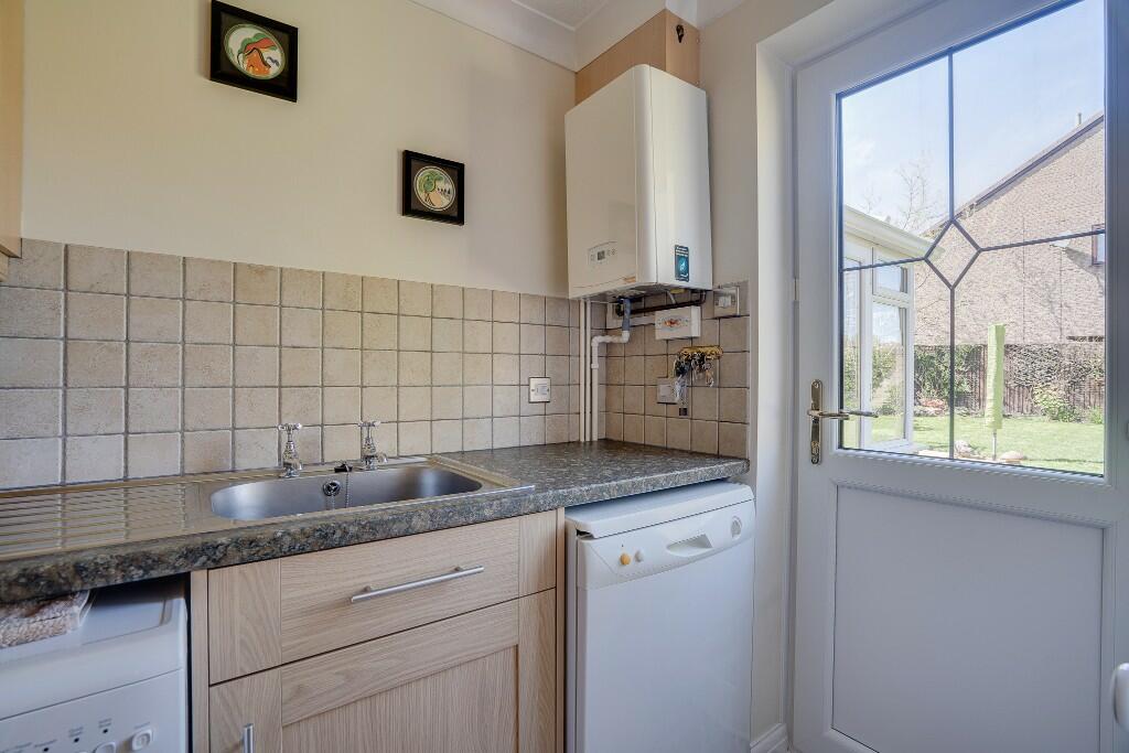 4 bedroom detached house for sale in Meadowsweet Way, Horton Heath