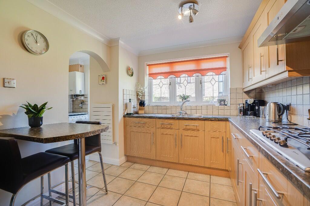 4 bedroom detached house for sale in Meadowsweet Way, Horton Heath