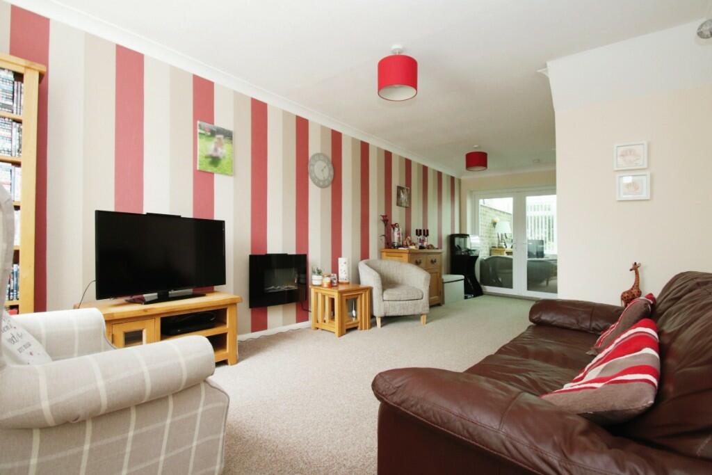 3 bedroom semidetached house for sale in Fair Oak Road,