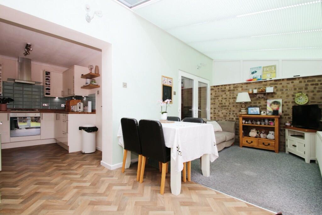 3 bedroom semidetached house for sale in Fair Oak Road,