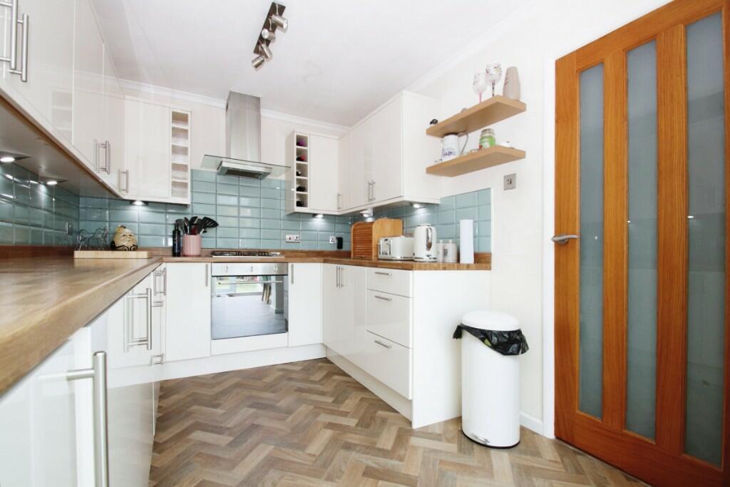 3 bedroom semidetached house for sale in Fair Oak Road,