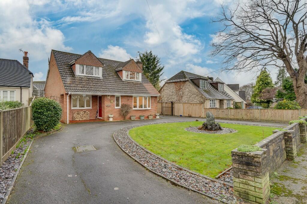 3 bedroom chalet for sale in Lane, Horton Heath, SO50