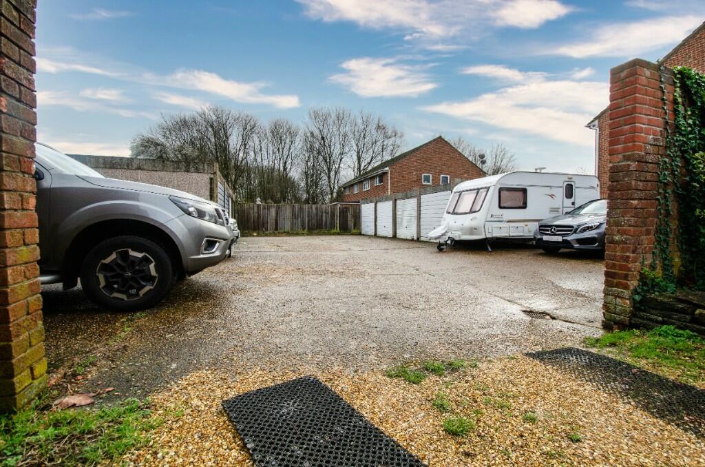 Garage for rent in Selwyn Gardens, Eastleigh, Hampshire, SO50