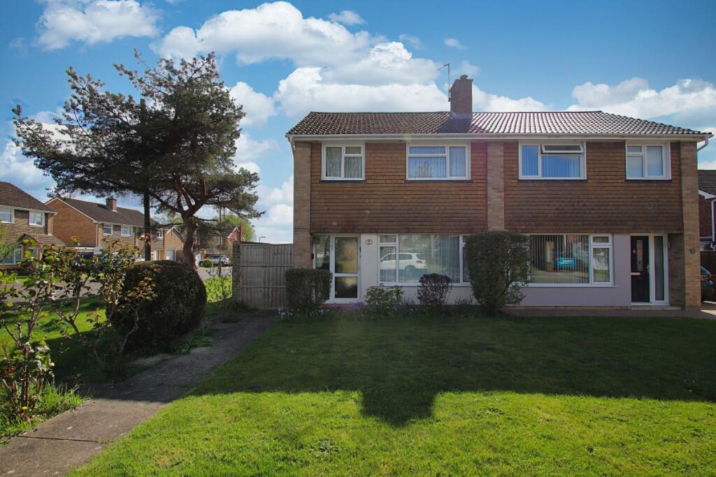 3 bedroom semidetached house for sale in Highfield Close, Chandlers Ford, SO53