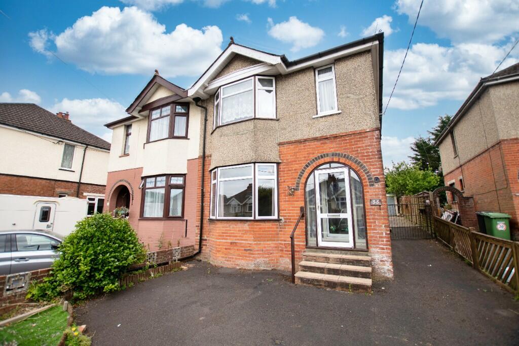 3 bedroom semidetached house for sale in Drake Road, SO50