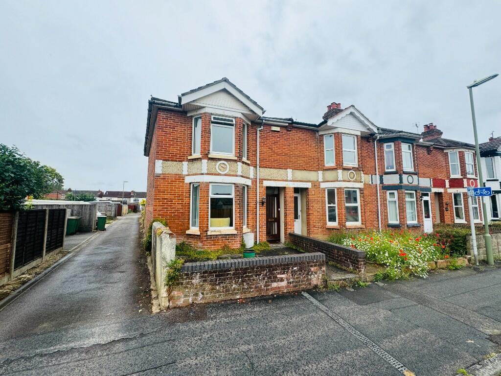 3 bedroom end of terrace house for rent in Arnold Road, Eastleigh, SO50